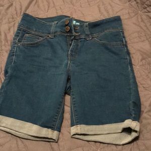 Cropped blue stretchy jeans